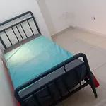 Alugo quarto individual e mobiliado